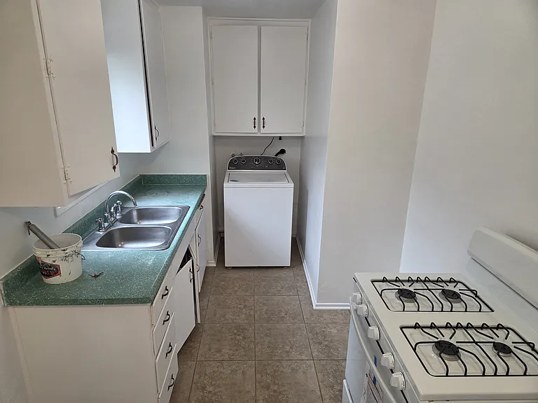 445 E Scott St #2 — Photo 5