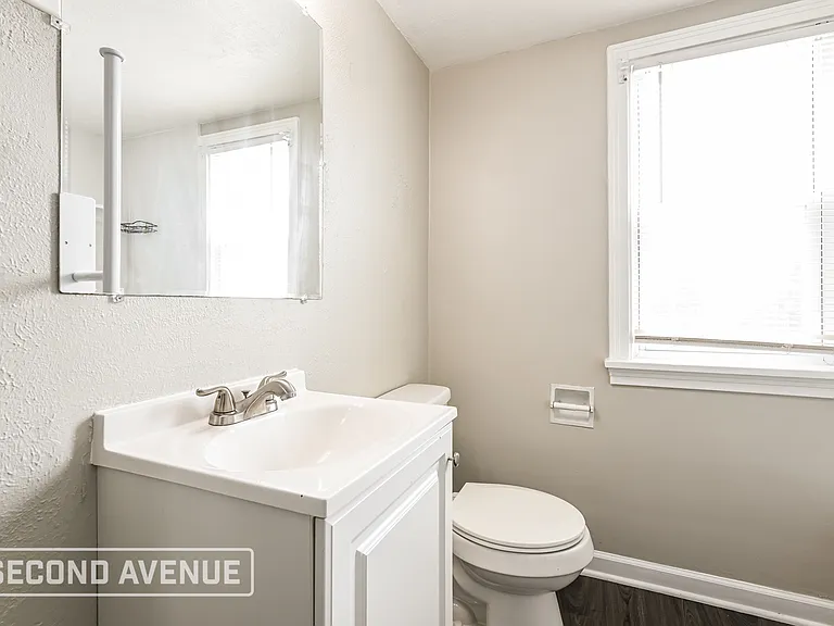 1721 Vanburen St — Photo 12