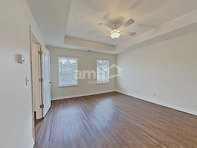 55 Landsdown Xing — Photo 10
