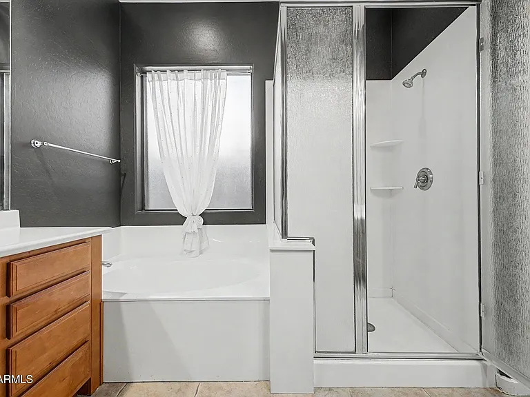 1902 E Desert Ln — Photo 25