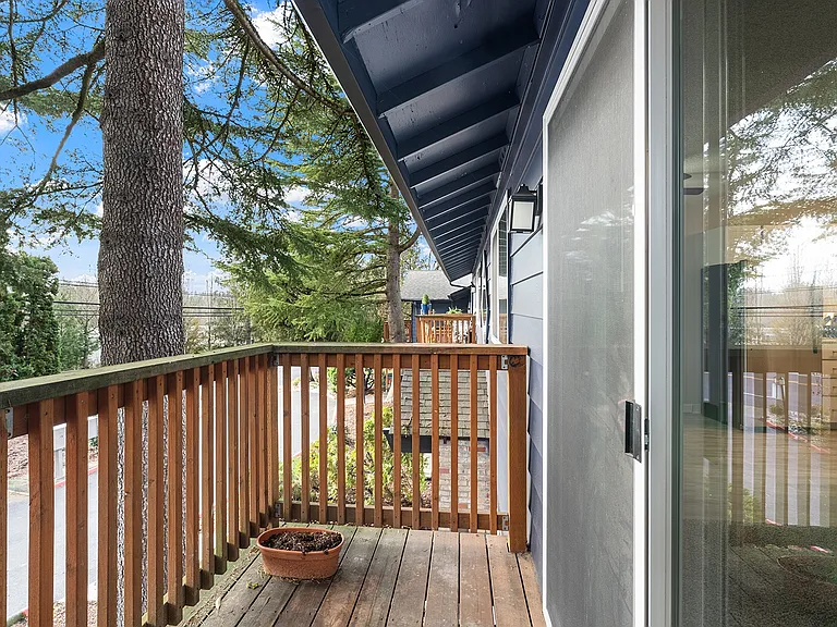 Royal Pines — Photo 24