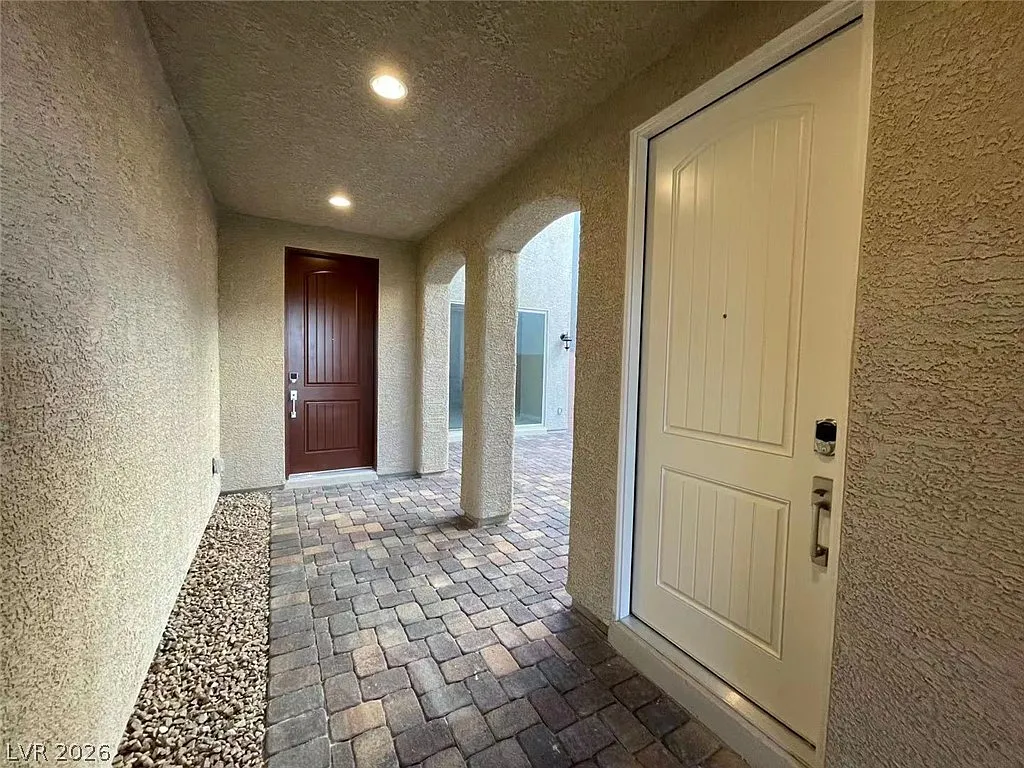 5 bed, 4.5 bath, 3029 sqft, $3,950 — Photo 3
