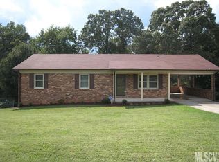 1303 Homestead Dr, Hickory, NC 28602