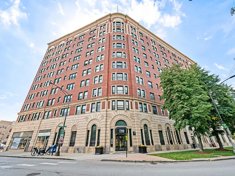 Stunning Large One Bedroom, Lake View, Elevator Building — Photo 28