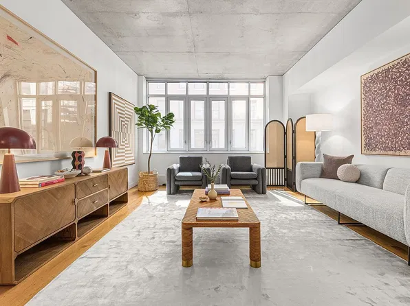 246 W 17th St APT 3E, New York, NY 10011