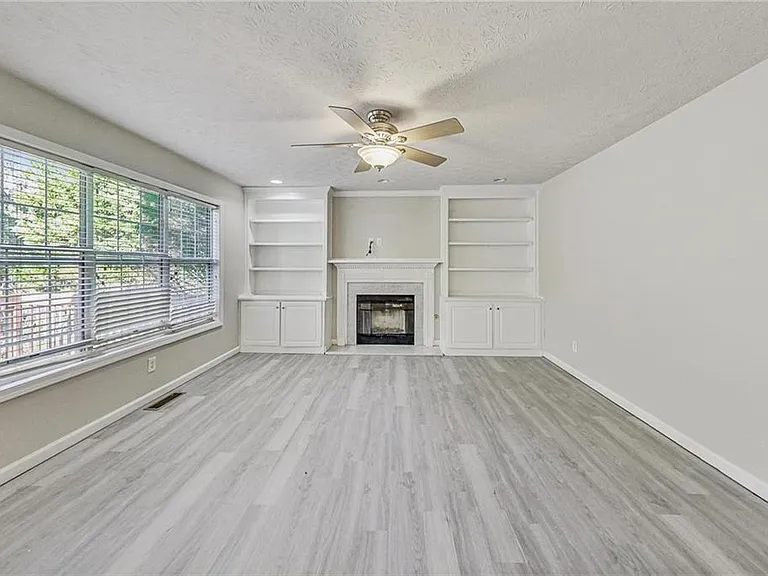 326 Canterbury Place Dr — Photo 8