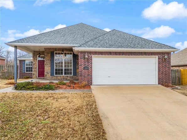1803 Fallbrook North Way, Fayetteville, AR 72704