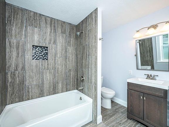 2nd image of 834 N Ellsworth Ave