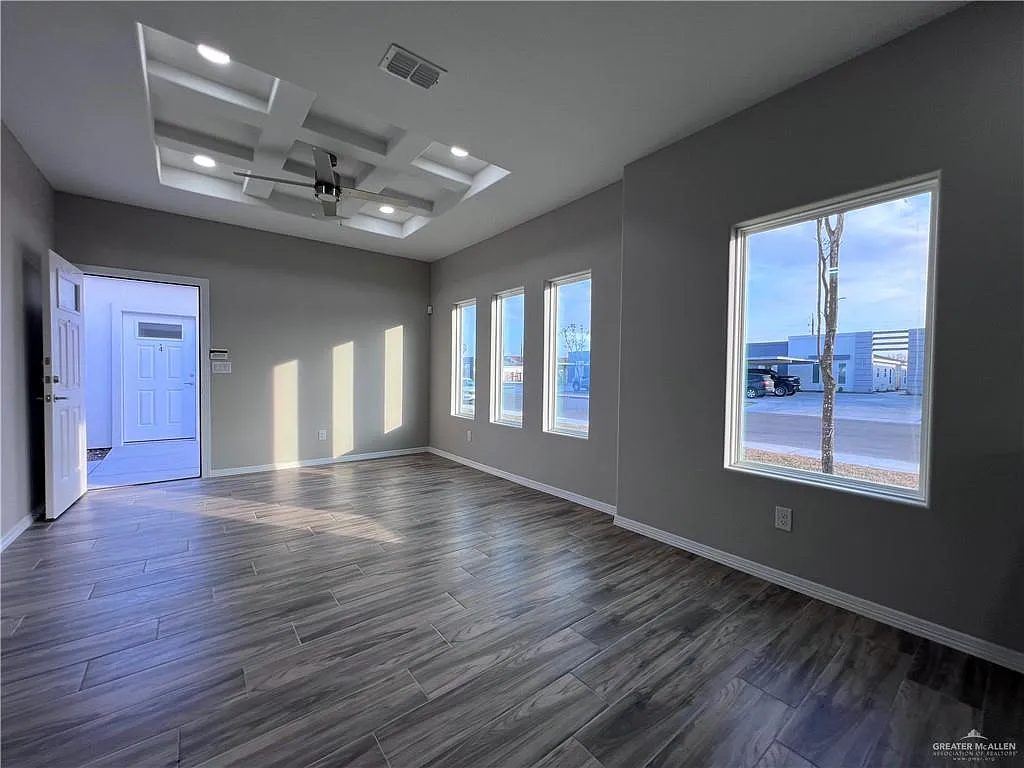 Building Photo - 4104 Walnut Ave #4