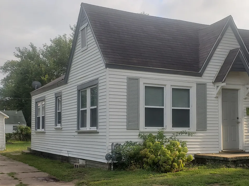 338 E Zion Pl