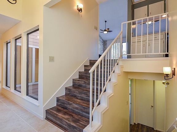 4th image of 2123 Masters Ln