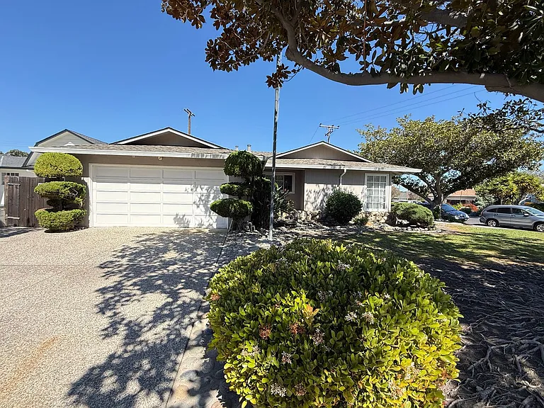 2360 Fordham Dr — Photo 1