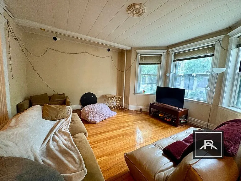 14 Euston St #1 — Photo 14