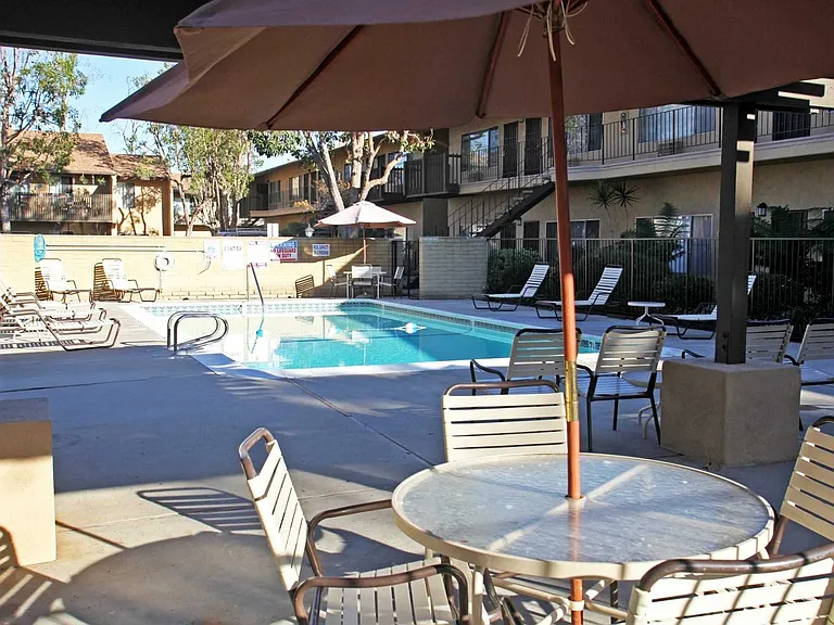 Sycamore Apartments — Photo 7