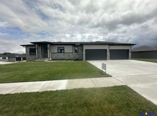1040 N 109th St, Lincoln, NE 68527