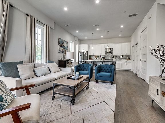 5th image of 2450 N Garrett Ave #1