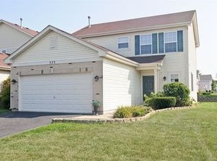 323 W Norwell Ln, Round Lake, IL 60073