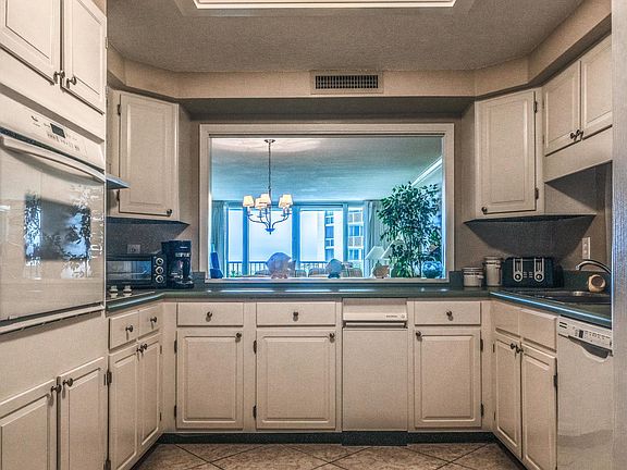 4th image of 900 Gulf Shore Dr Unit 1024