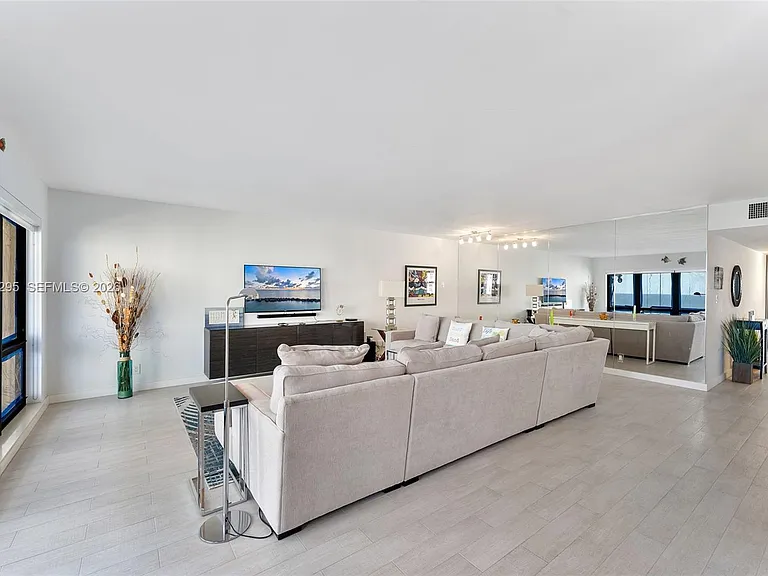 5100 N Ocean Blvd #916 — Photo 2
