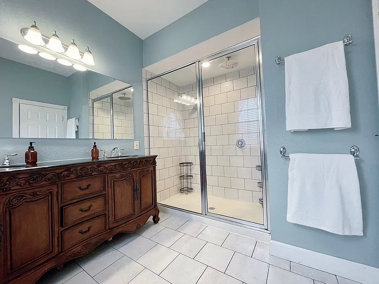 205 E Elm St — Photo 9