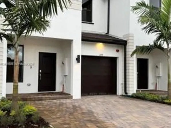273 SW 159th Ln, Hollywood, FL 33027