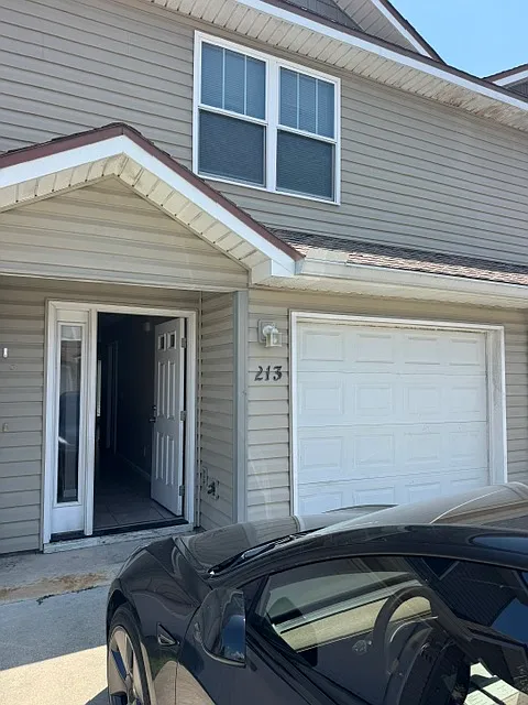 3 bed, 1200 sqft, $1,700 — Photo 1