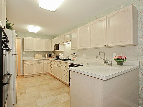 4th image of 209 Wysteria Dr