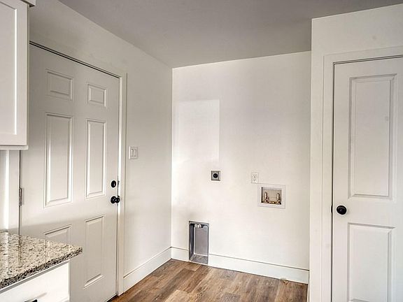 3rd image of 2515 Center Ave