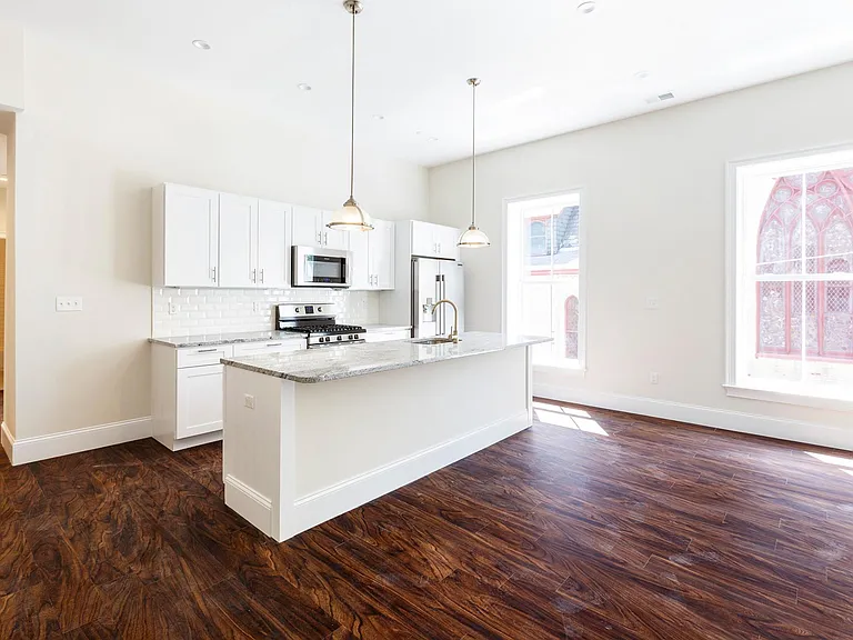 1902 Washington St #TOWNHOUSE — Photo 2