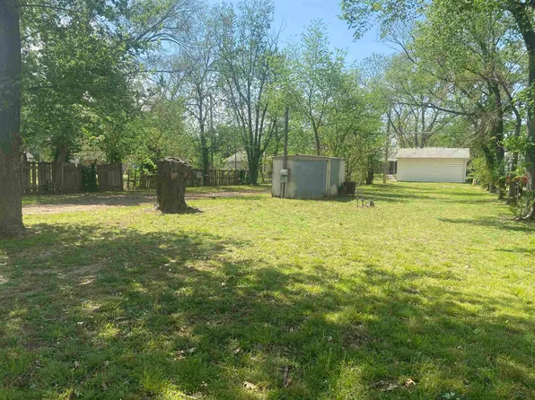 323 N Washington St, Belle Plaine, KS 67013