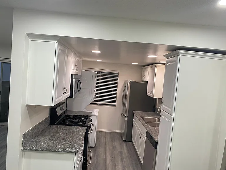 807 N Alfred St #1 — Photo 1