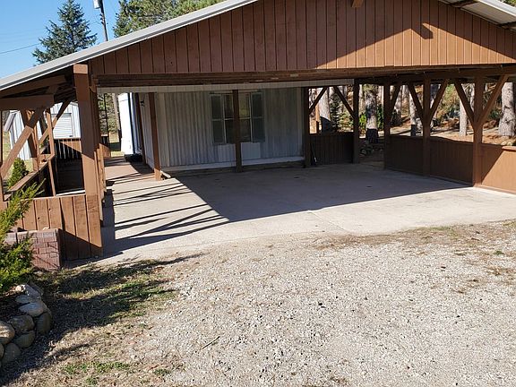 Spacious carport, for cars or boat.