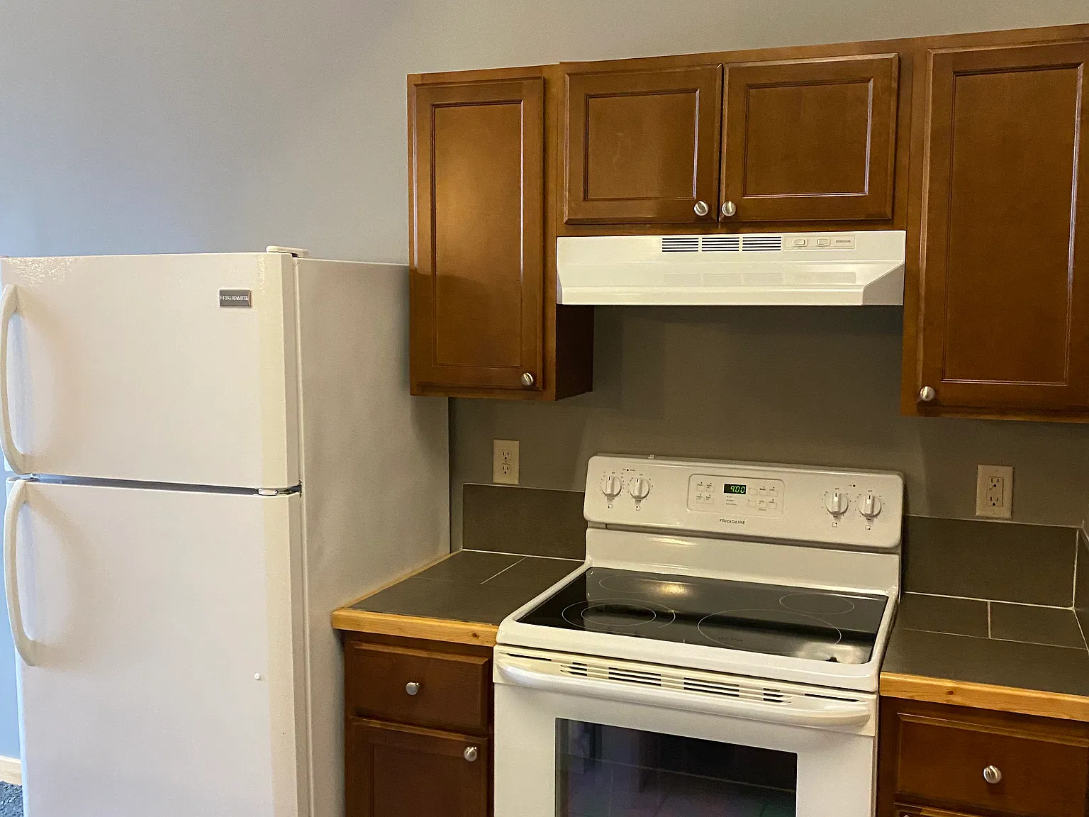 3 bed, 900 sqft, $1,275 — Photo 2