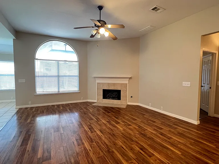 10204 Star Fish St — Photo 4