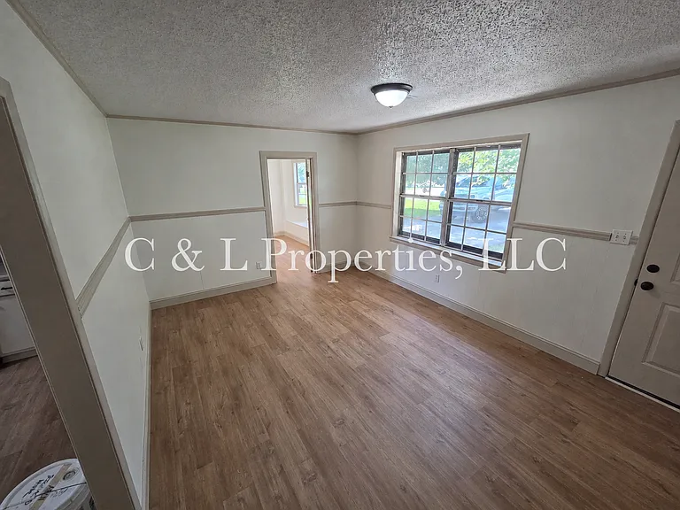 203 Roberts Ave — Photo 8