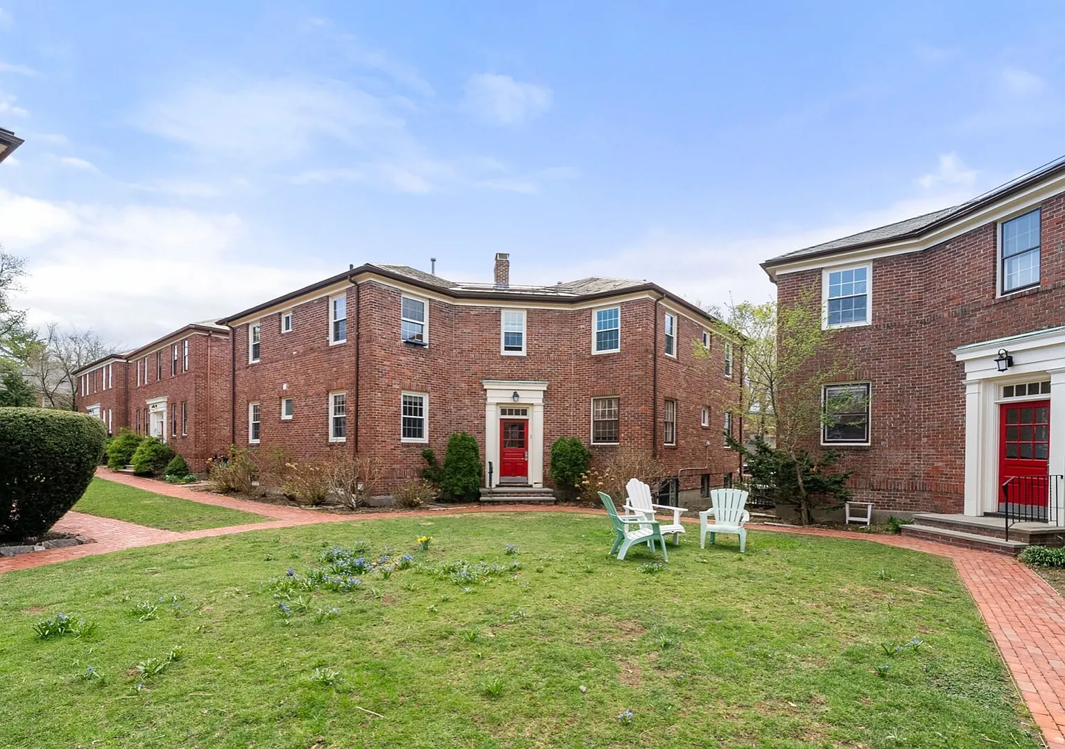5 Garden Court #1 — Photo 1