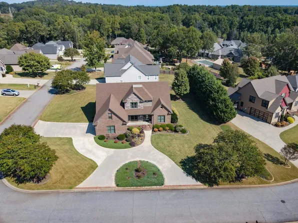 409 Copper Creek Cir, Inman, SC 29349