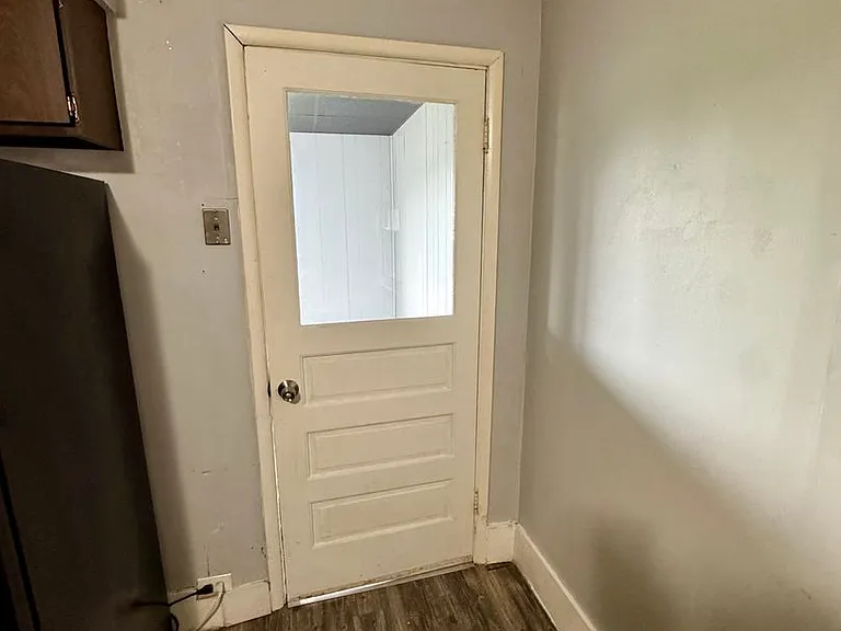 1810 Brownsville Rd — Photo 25