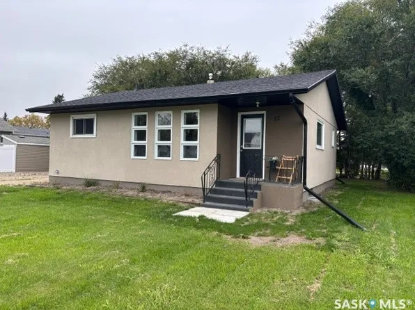 12 Roberts Street, Redvers, SK S0C 2H0