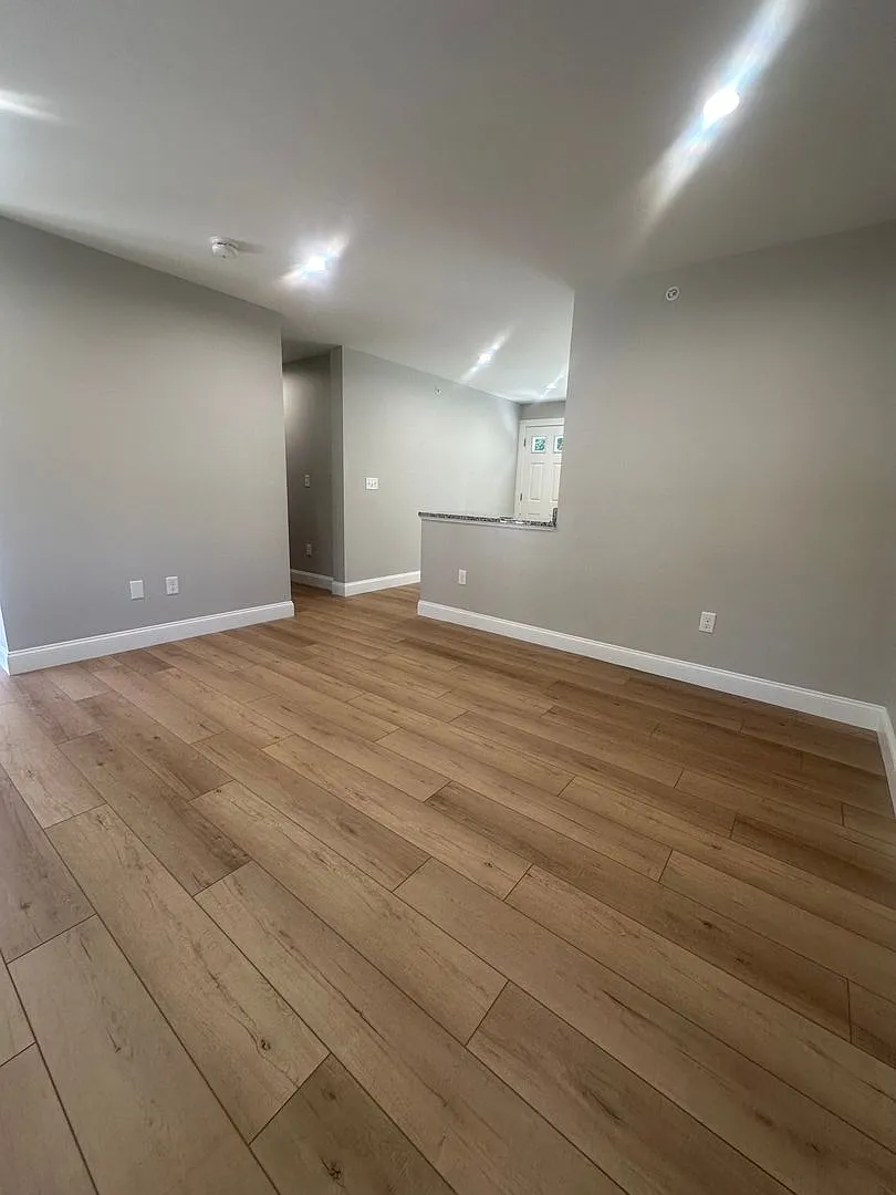 439 Main St — Photo 3