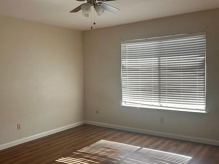 1610 Fir St — Photo 14