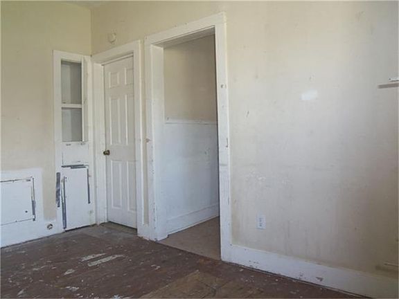 3rd image of 2912 Paige St APT A