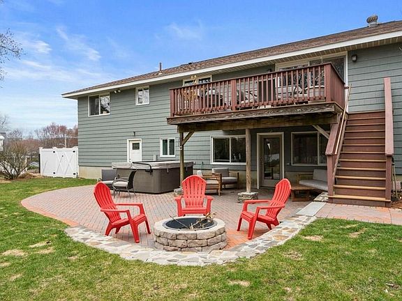 3rd image of 8 Hillcrest Ave