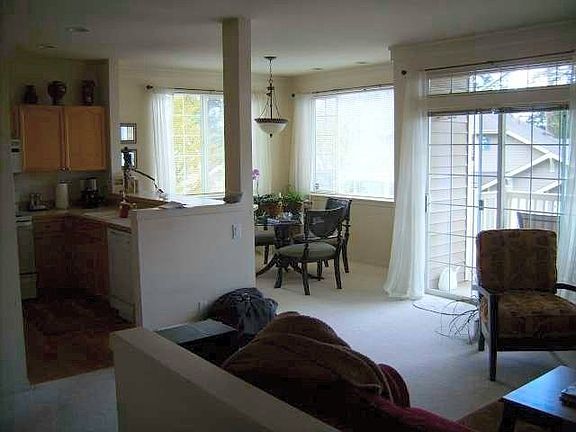 4th image of 18562 NE 57th St