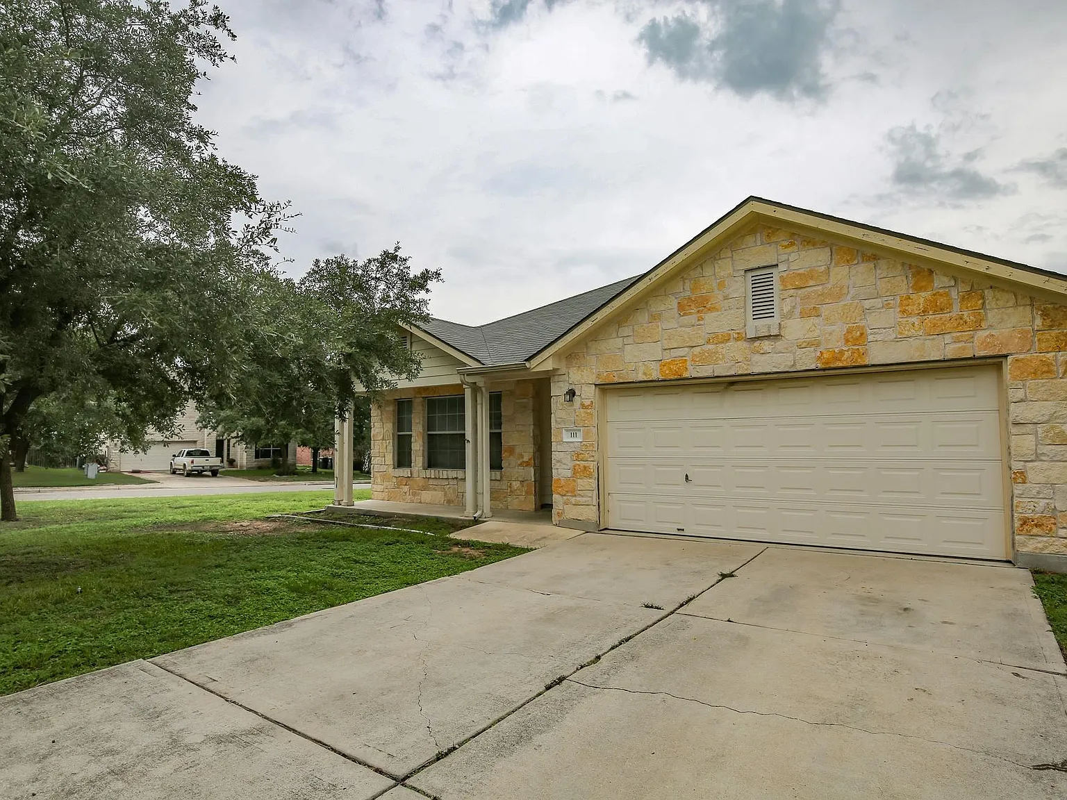 4 bed, 2.0 bath, 1928 sqft, $1,925 — Photo 4