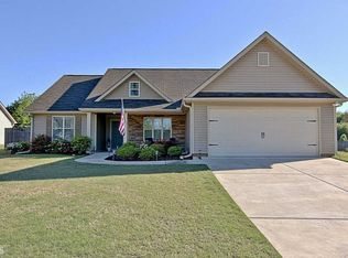 19 Saint Charles Pl, Grantville, GA 30220