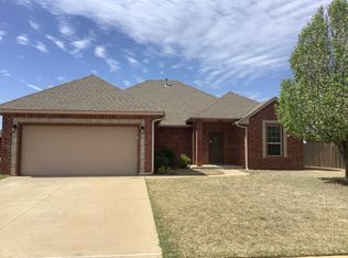 1205 N Vicksburg Ter, Mustang, OK 73064