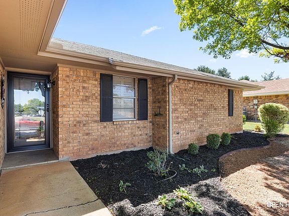 3rd image of 5029 Eastridge Dr