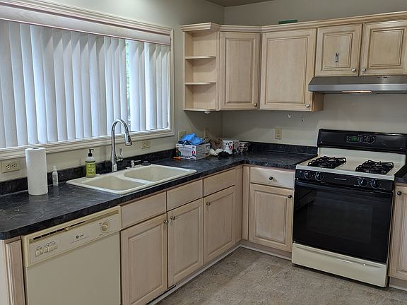 3rd image of 14303 Waterford Square Dr