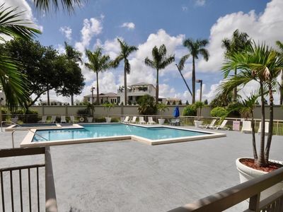 8290 Lake Dr APT 425, Doral, FL, 33166